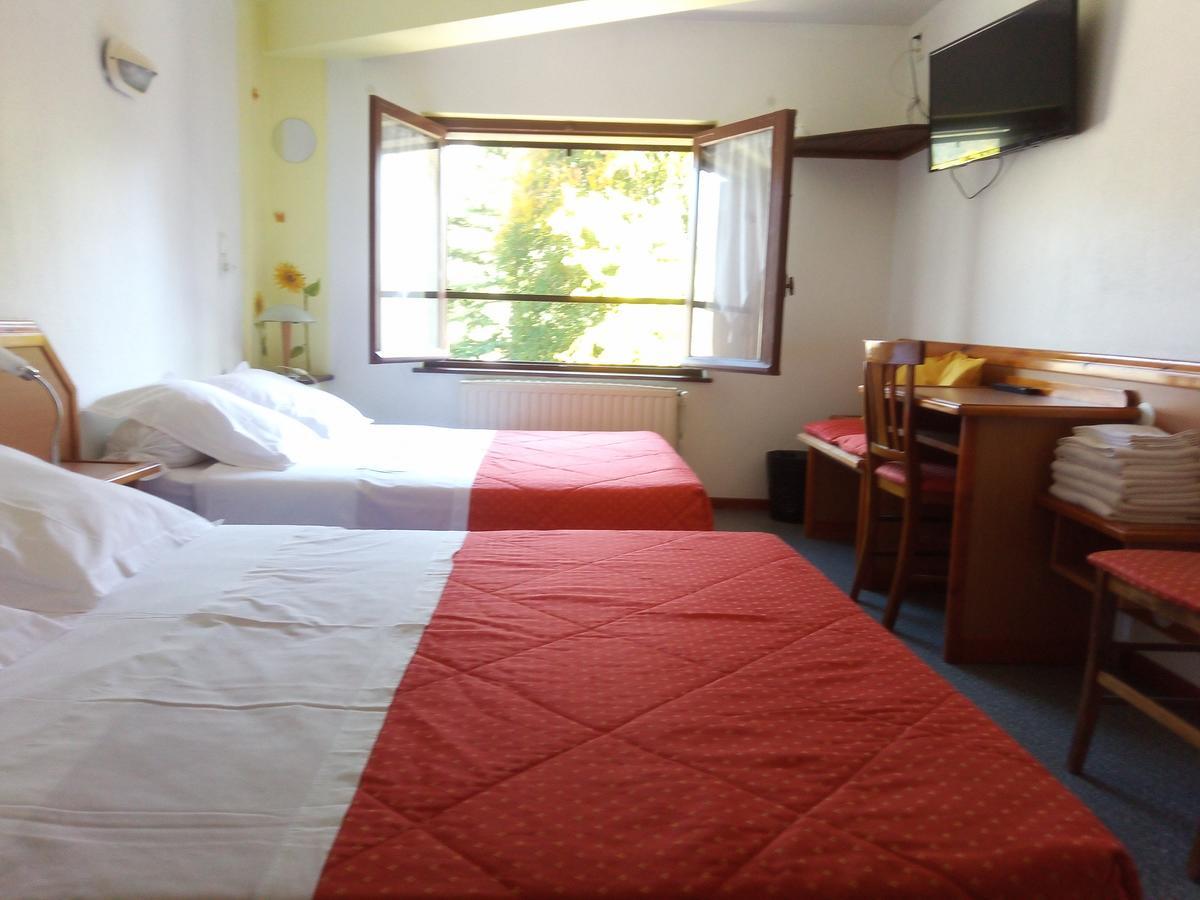 Hotel Des Touristes 피에르피테-네스탈라 외부 사진
